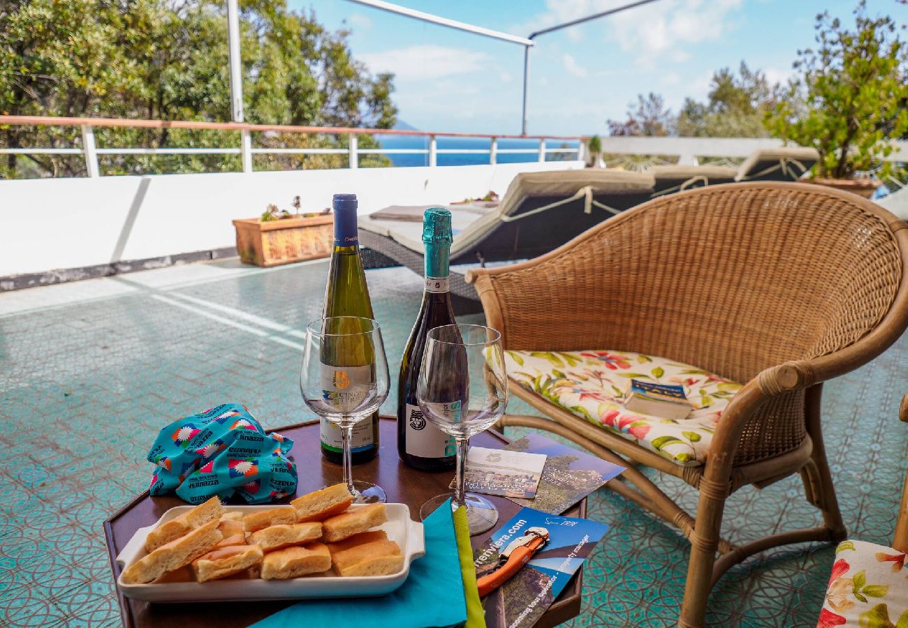 Villa em Monterosso al Mare - Villa Tanca with AC, Terrace & Views