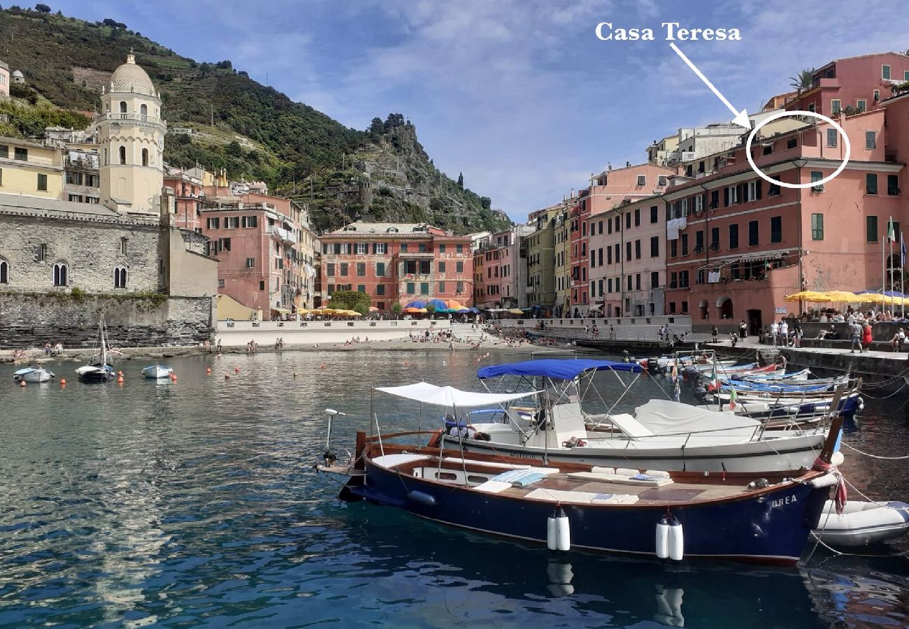 Apartamento em Vernazza - Casa Teresa with AC and Sea View Balcony