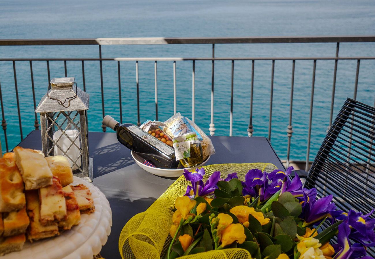 Apartamento em Manarola - La Lampara Sea View Terrace Apartment with AC