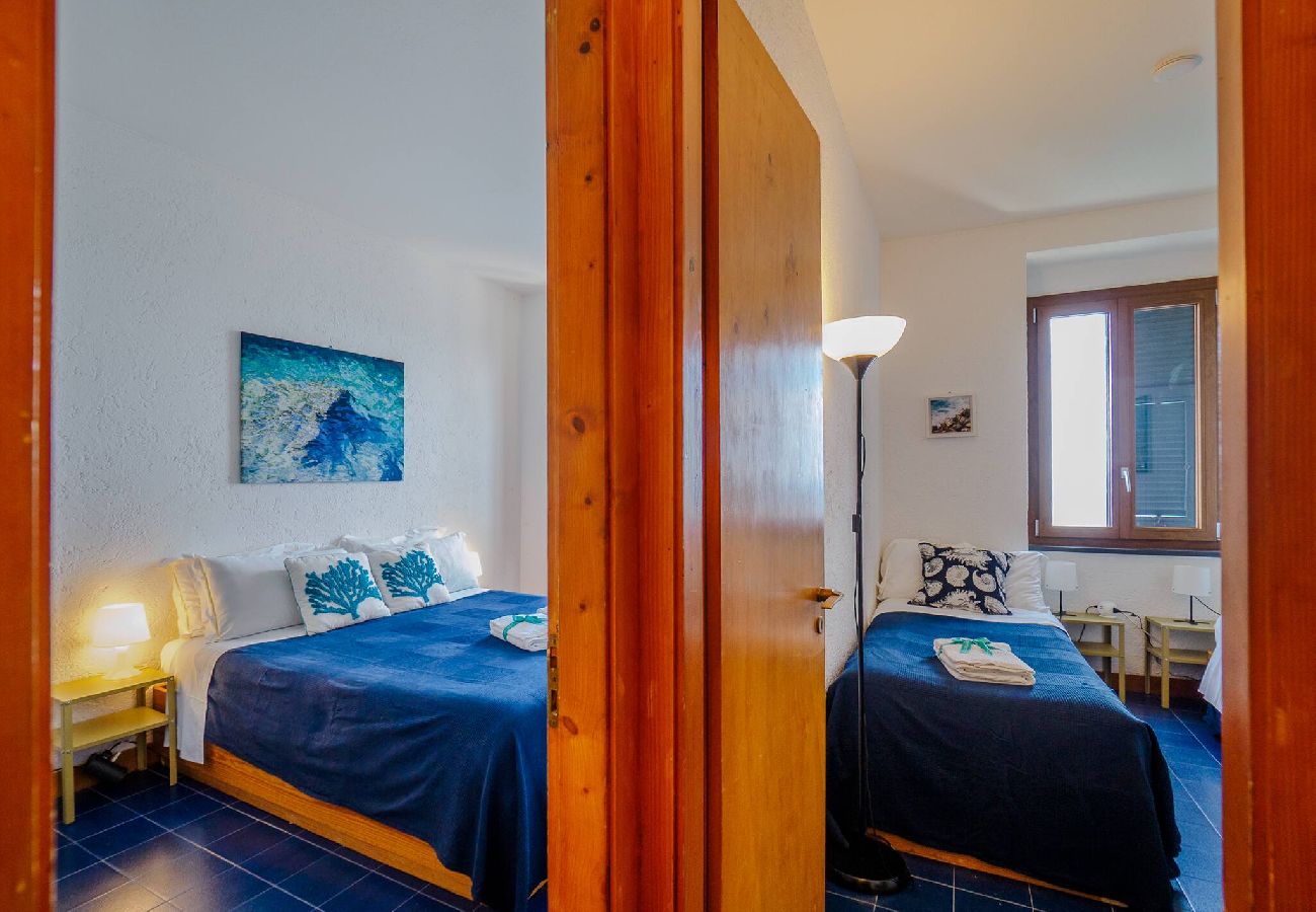 Apartamento em Manarola - La Lampara Sea View Terrace Apartment with AC