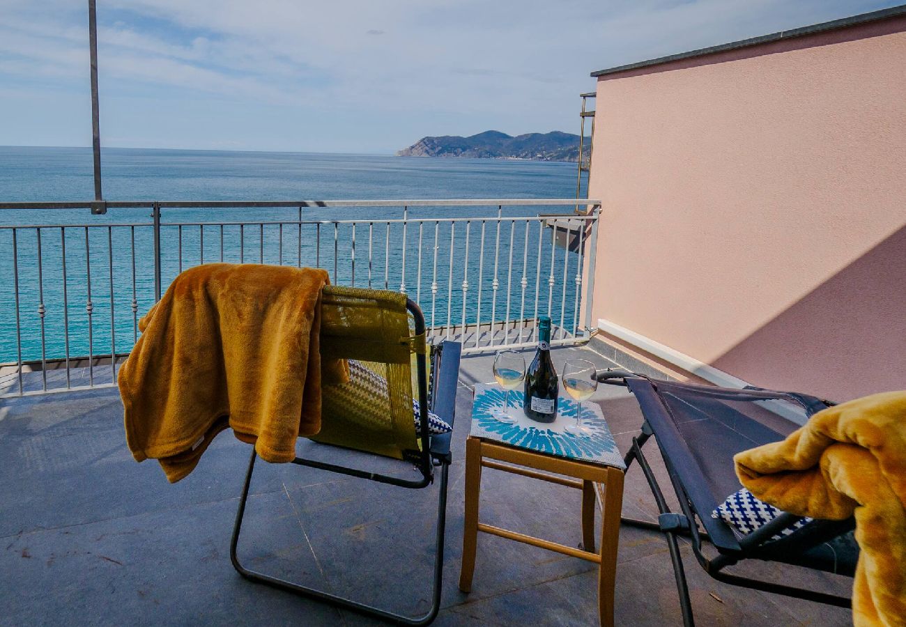 Apartamento em Manarola - La Lampara Sea View Terrace Apartment with AC