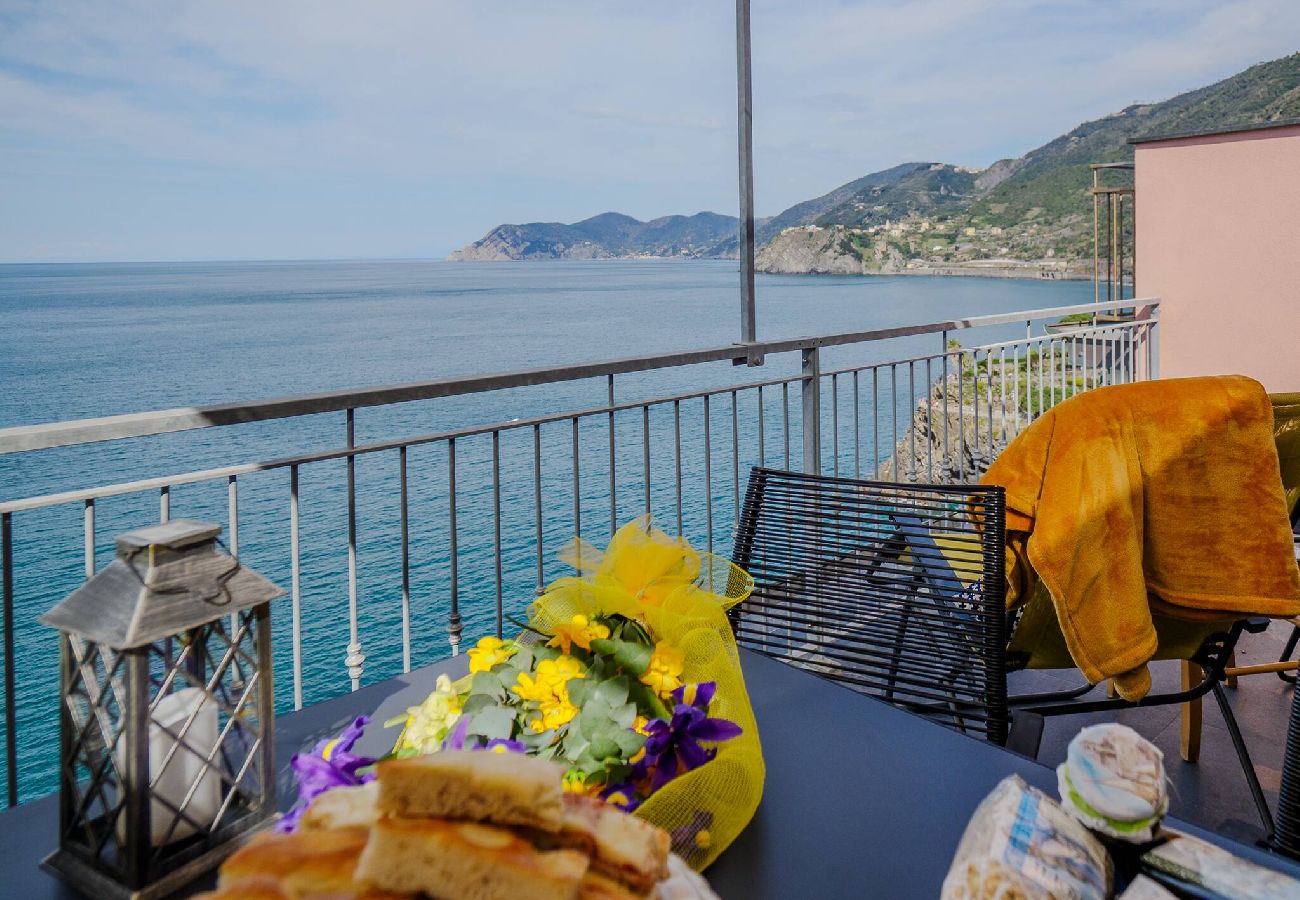 Apartamento em Manarola - La Lampara Sea View Terrace Apartment with AC