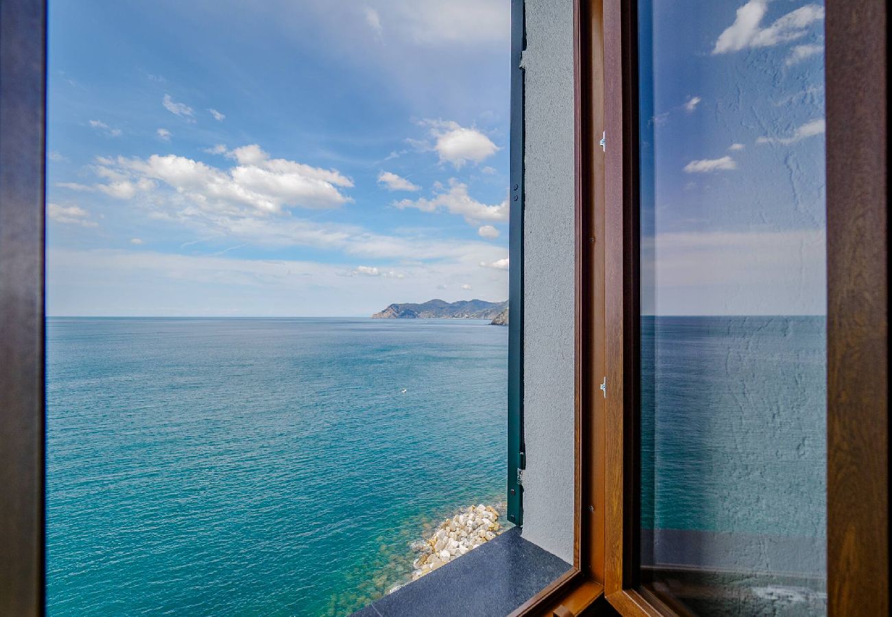 Apartamento em Manarola - La Lampara Sea View Terrace Apartment with AC