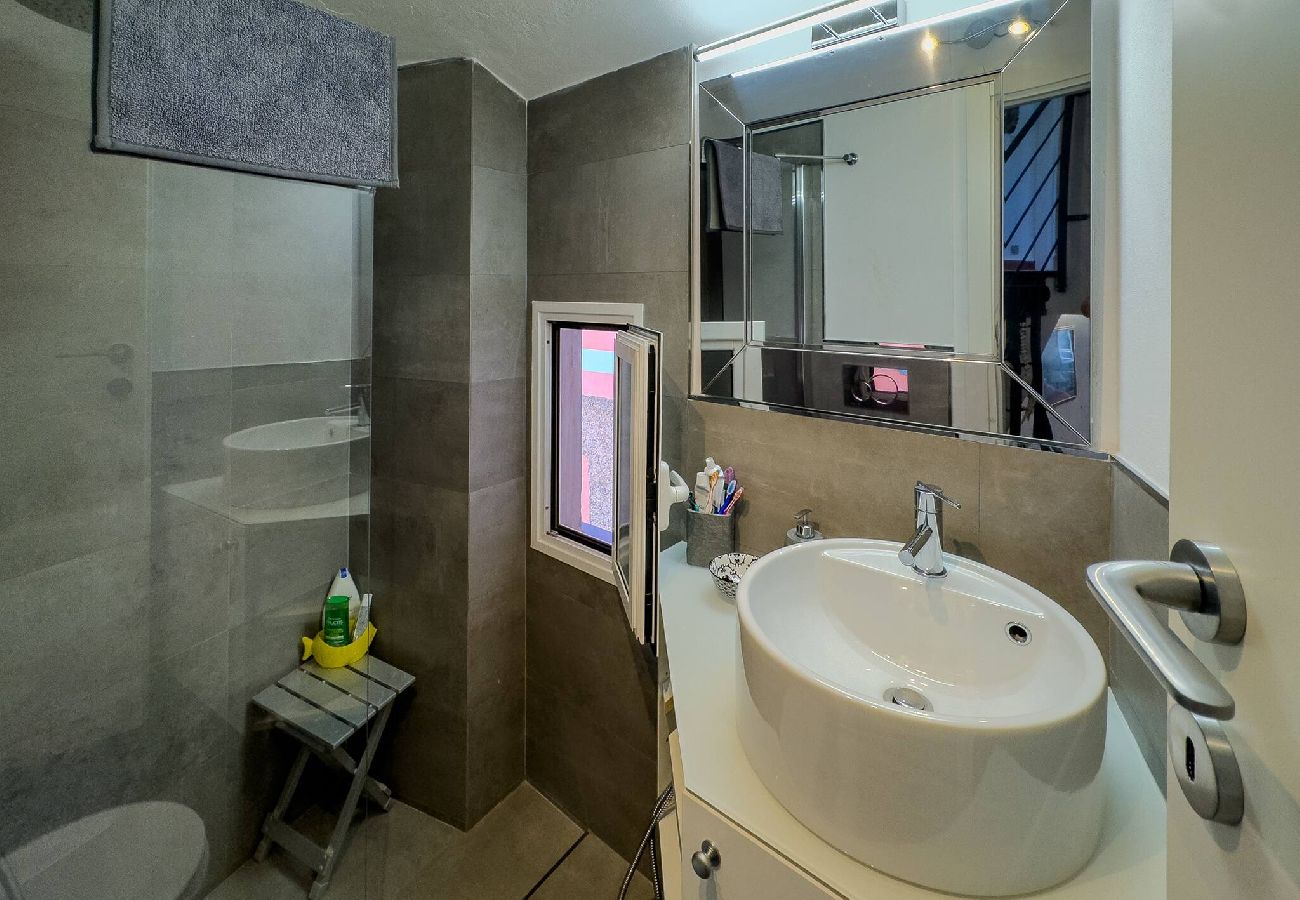 Apartamento em Vernazza - La Maison de la Mer with Terrace and AC