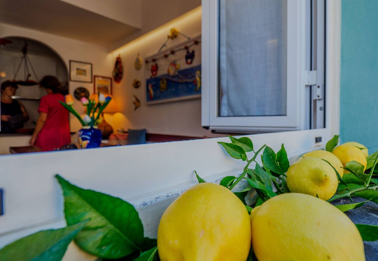 Apartamento em Vernazza - La Maison de la Mer with Terrace and AC