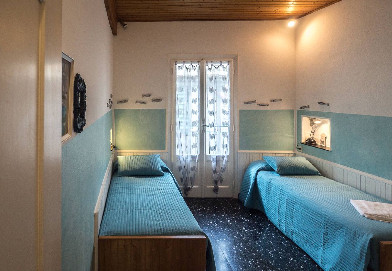 Apartamento em Vernazza - Recanissu Apartment with Balcony & AC