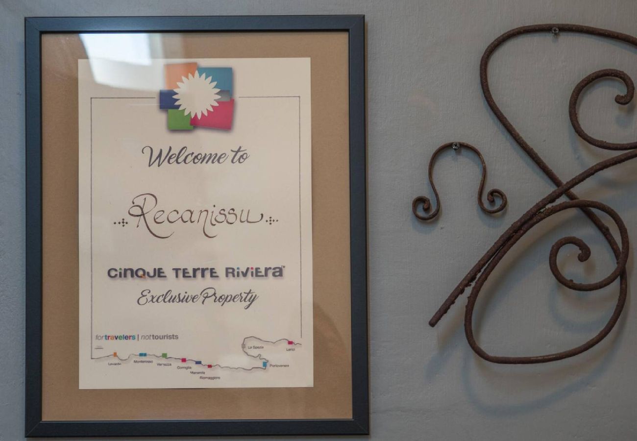Apartamento em Vernazza - Recanissu Apartment with Balcony & AC