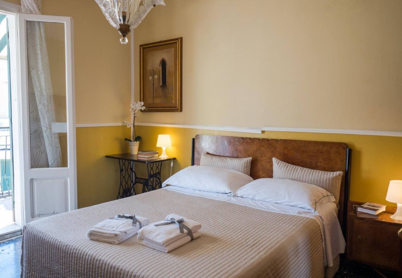 Apartamento em Vernazza - Recanissu Apartment with Balcony & AC