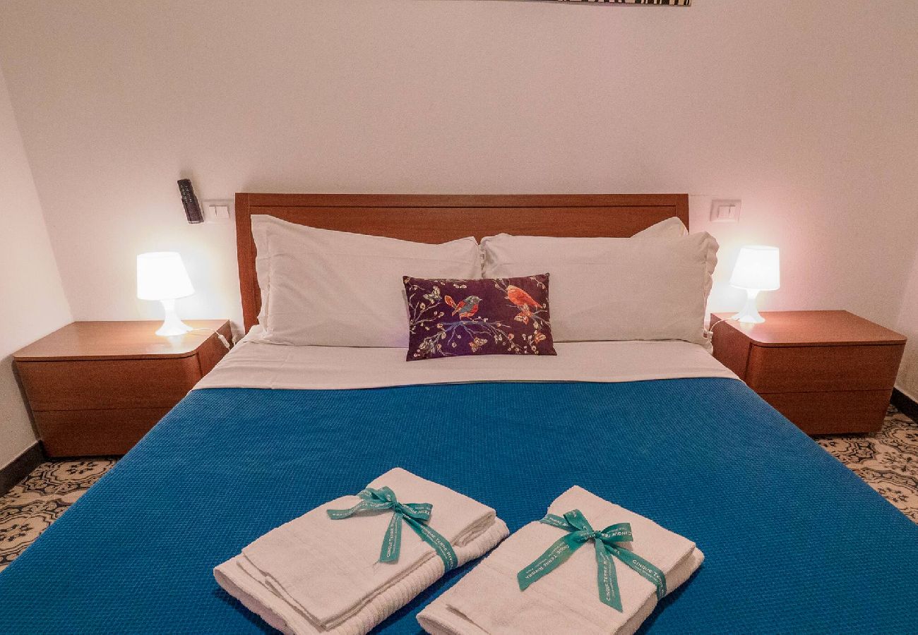 Apartamento em Vernazza - Unda de Ma Apartment with AC & Sea View Balcony