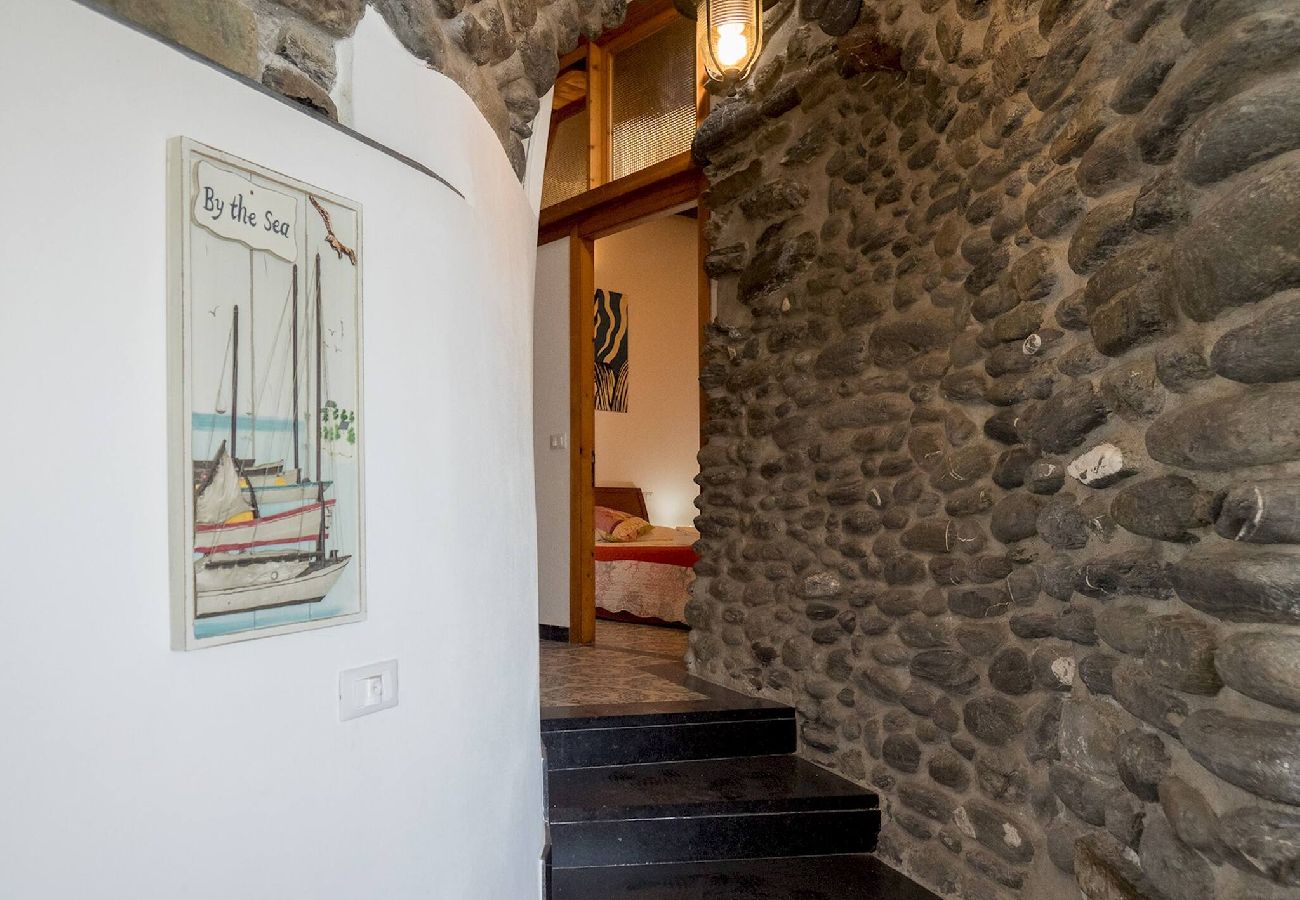 Apartamento em Vernazza - Unda de Ma Apartment with AC & Sea View Balcony